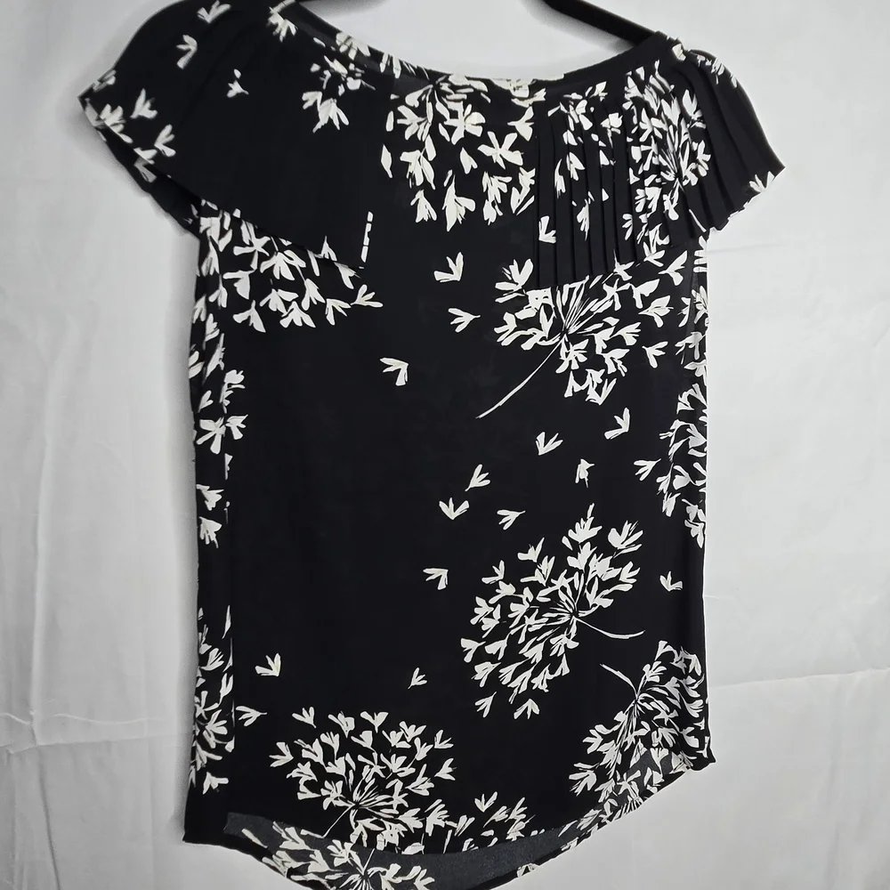 Banana Republic Black & White Pleated Floral Blouse Size S Business Casual Work - Picture 5 of 7